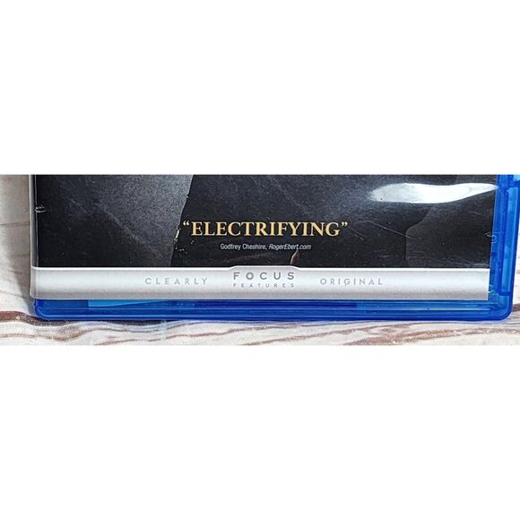 Winston Churchill, led by Gary Oldman, in this HD Blu-Ray combo - Picture 2 of 6